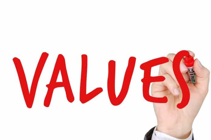 영어로 values(가치)라는 글자가 적혀 있다.
