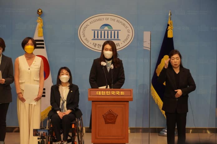 김예지 등 국회의원들 장애인 보편적 권리 보장 위해 초당적 협력 결의