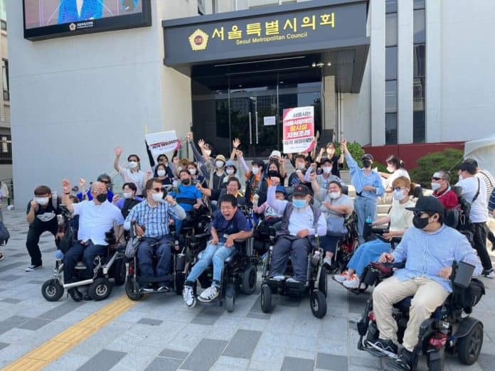 서울시 장애인탈시설지원조례, '압도적으로 가결!!!'
