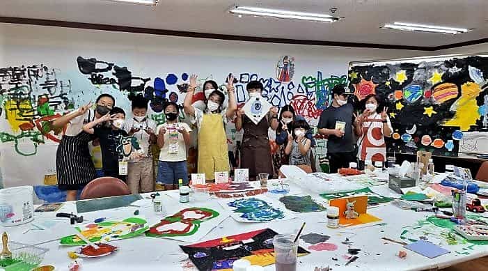  ▲피터팬클럽과 함께하는 예술교육캠프 <너도, 나도 예술하자>의 한 장면. /사진=피터팬클럽