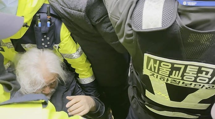 서교공과 경찰의 과격 대응...‘박경석 체포’, 연행과정에서 부상
