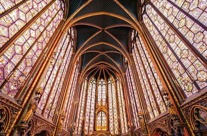 ▲프랑스 후기 고딕양식의 생트샤펠(Sainte-Chapelle) 성당 내부 이미지. ⓒUnsplash